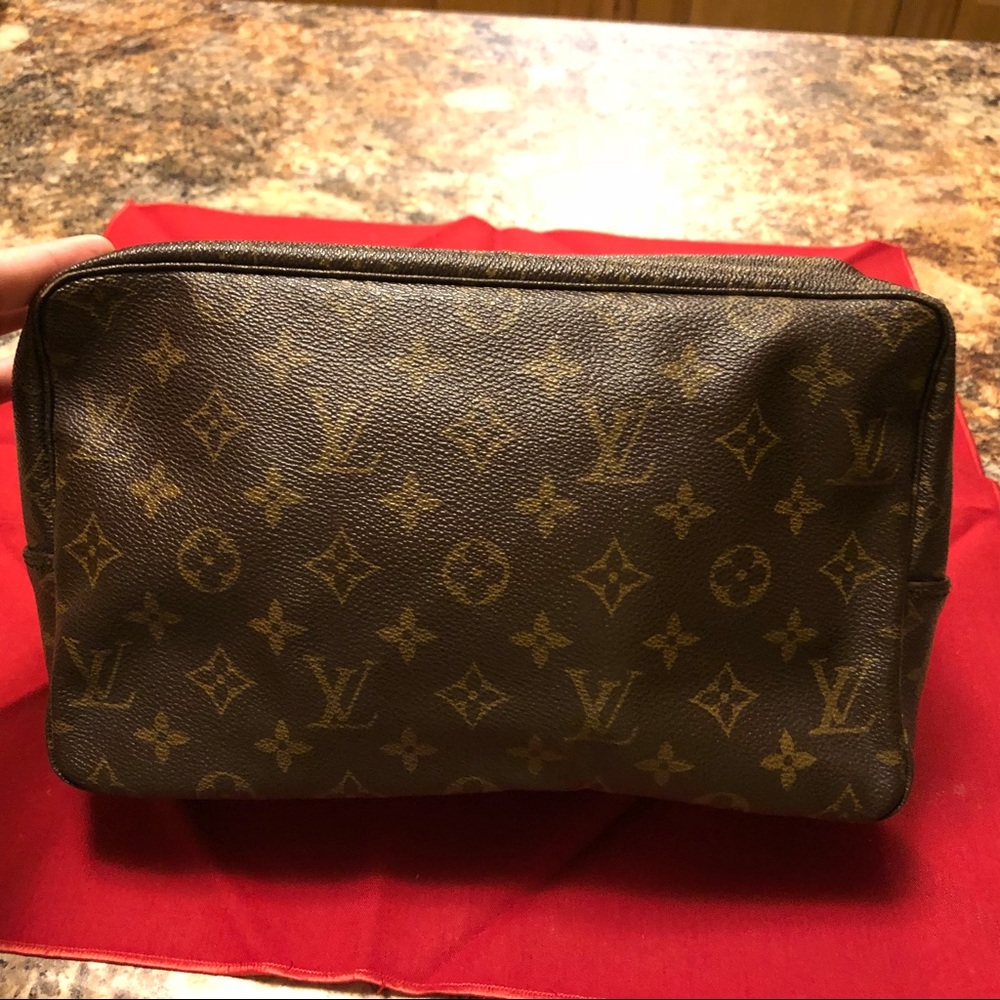 Authentic Vintage Louis Vuitton Trousse 28